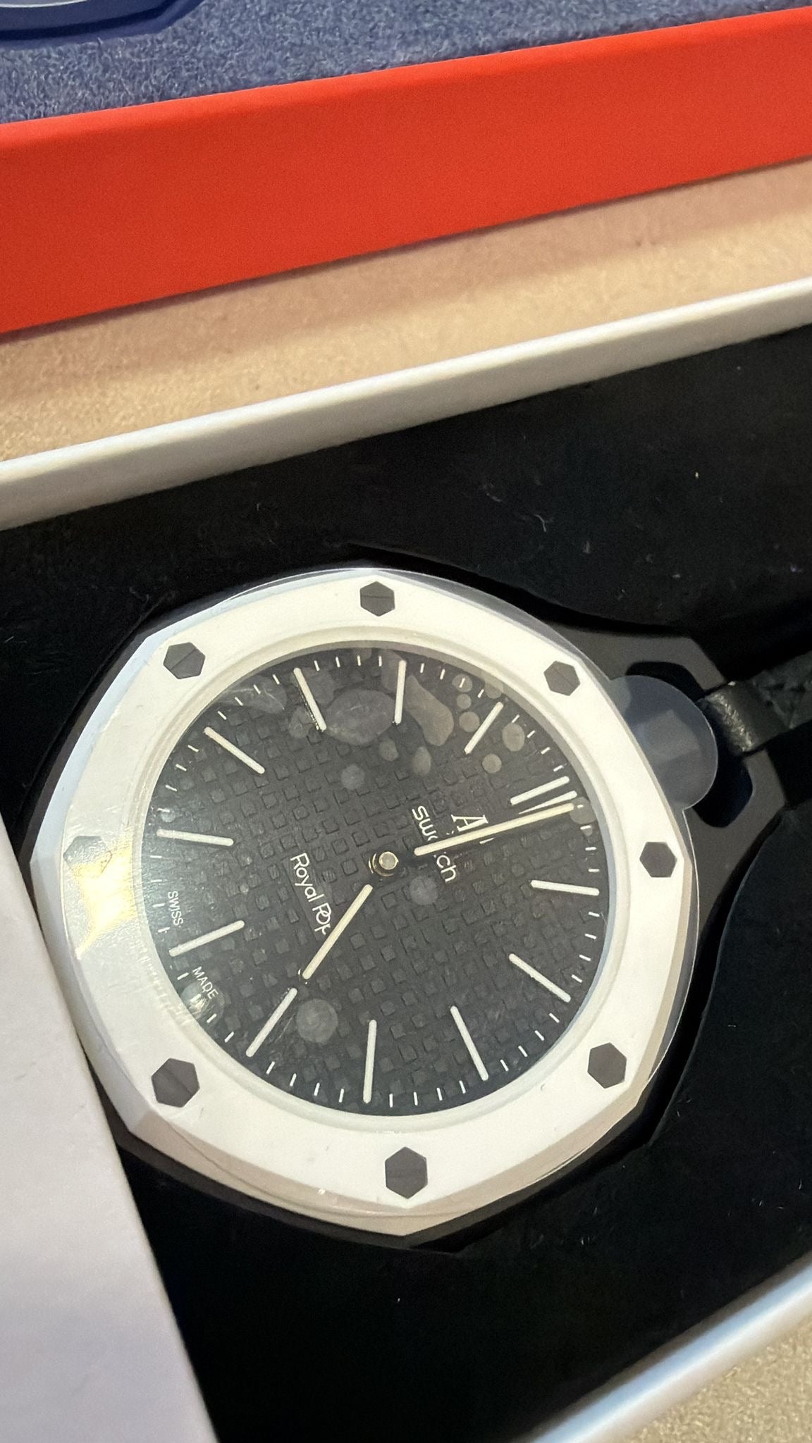 Swatch × Audemars Piguet Bioceramic
Royal Pop Ocho Negro