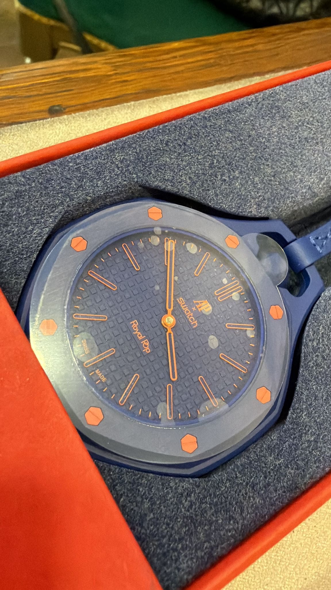 Swatch × Audemars Piguet Bioceramic
Royal Pop Orenji Hachi