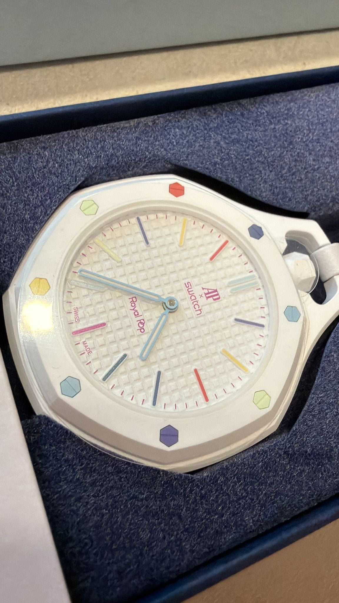 Swatch × Audemars Piguet Bioceramic
Royal Pop Huit Blanc