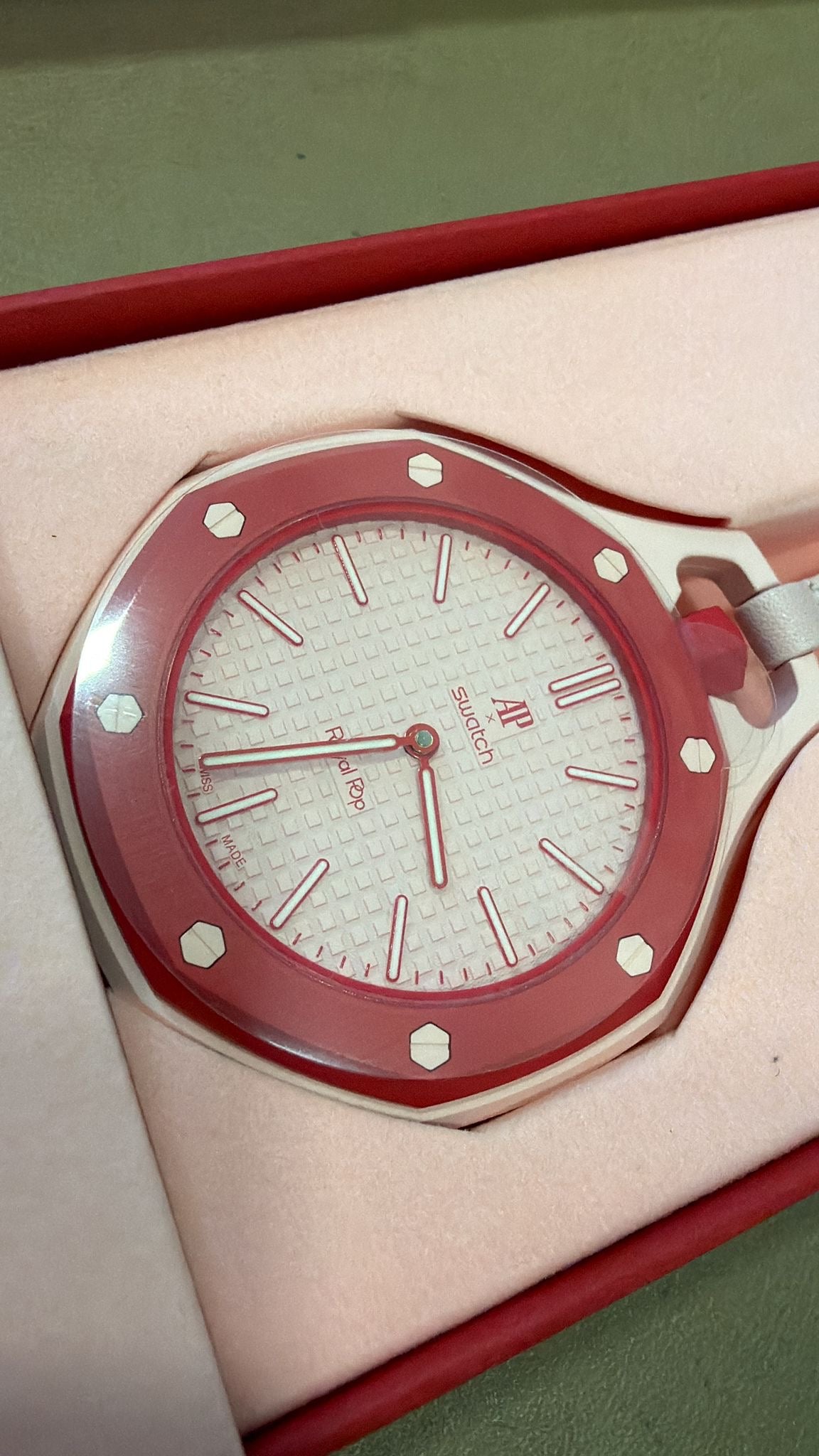 Swatch × Audemars Piguet Bioceramic
Royal Pop Otto Rosso